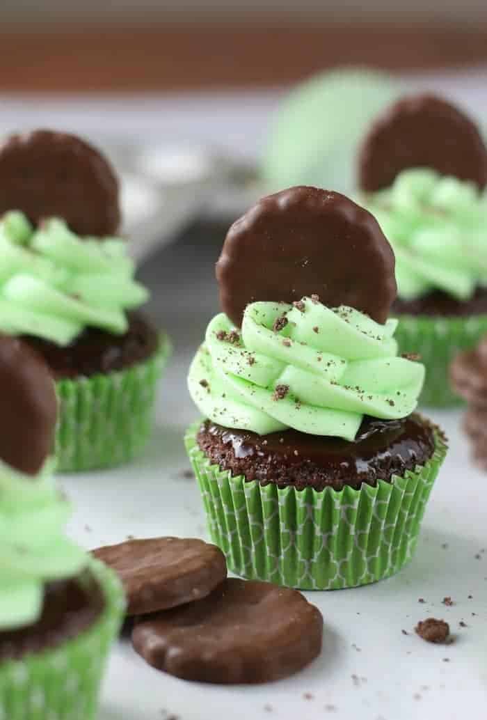 Whip Up Thin Mint Cupcakes in 40 Minutes: Chocolate & Mint Frosting